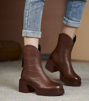 Minimalist Women’s Boots with Sloping Heel