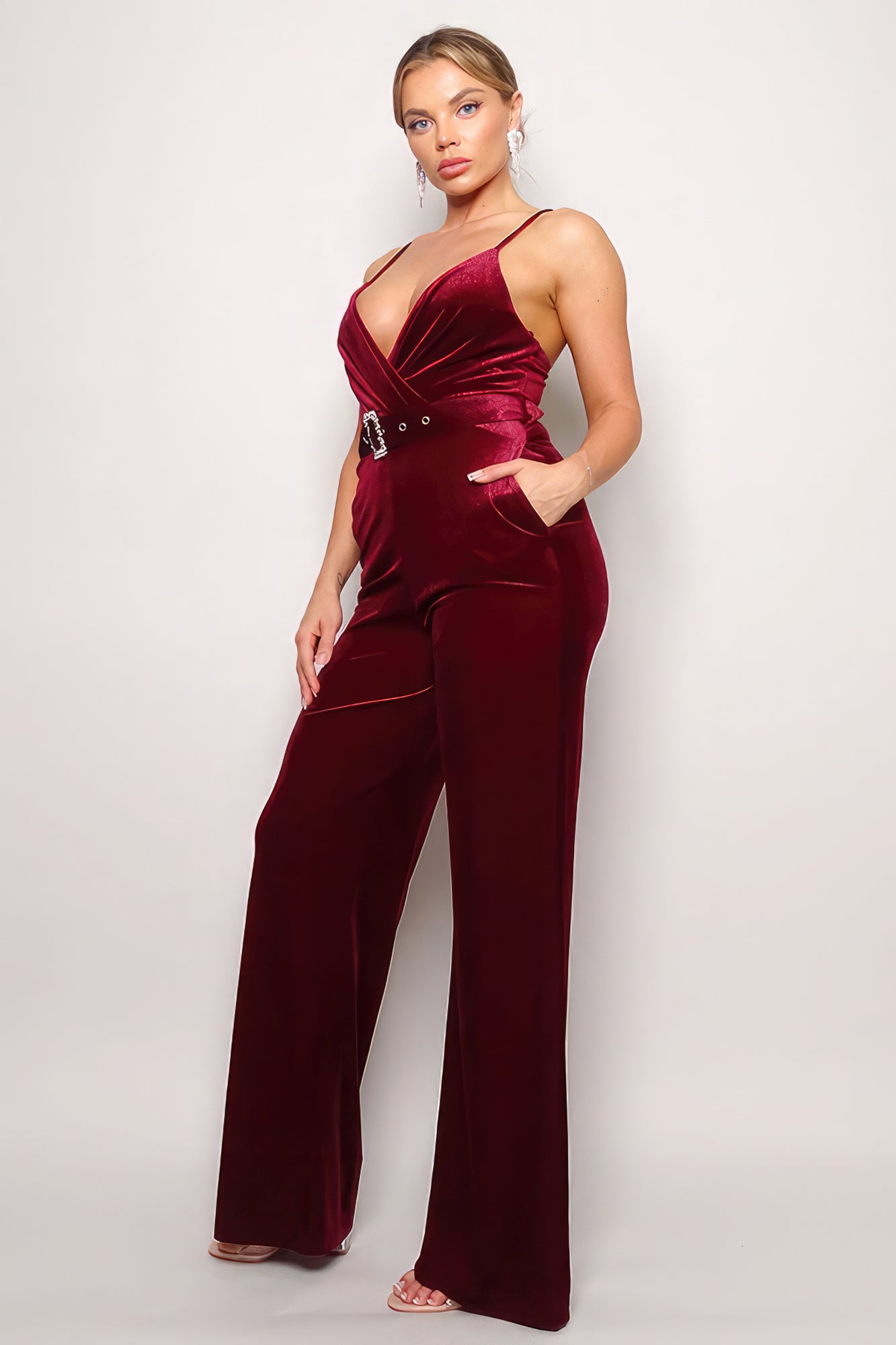 Samba-Jumpsuit aus Samt mit Strassgürtel