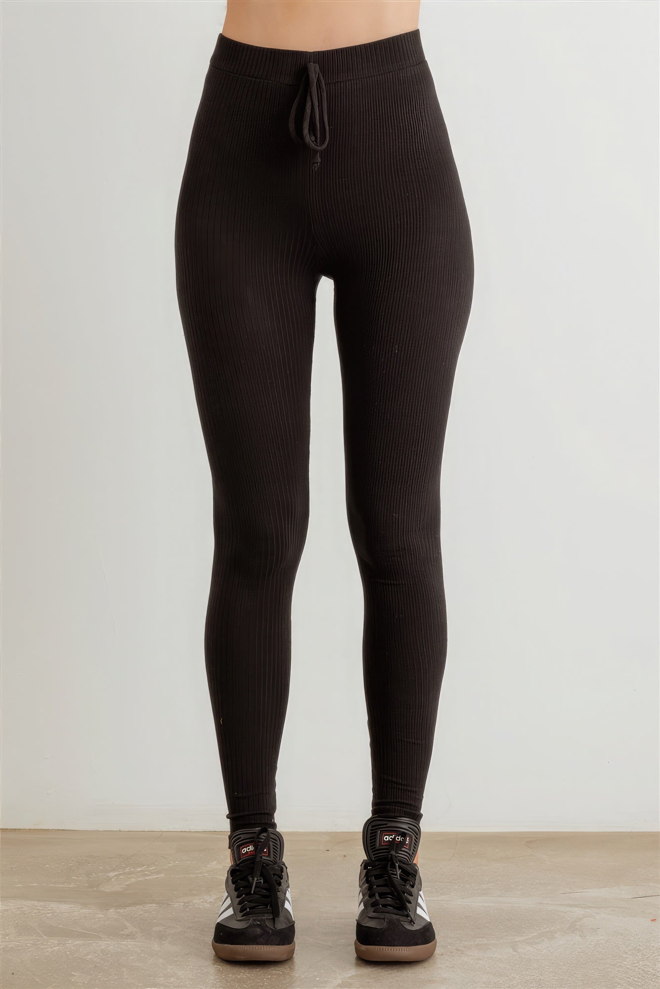 Gerippte Leggings mit hoher Taille und Kordelzug