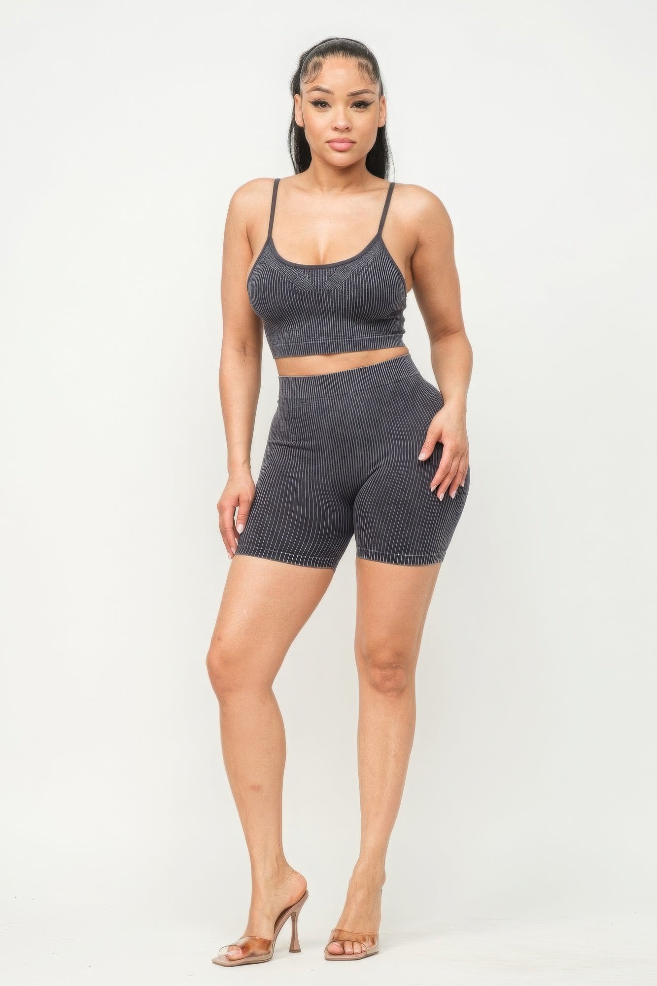 Nahtloses Basic-Set aus Tanktop und Shorts