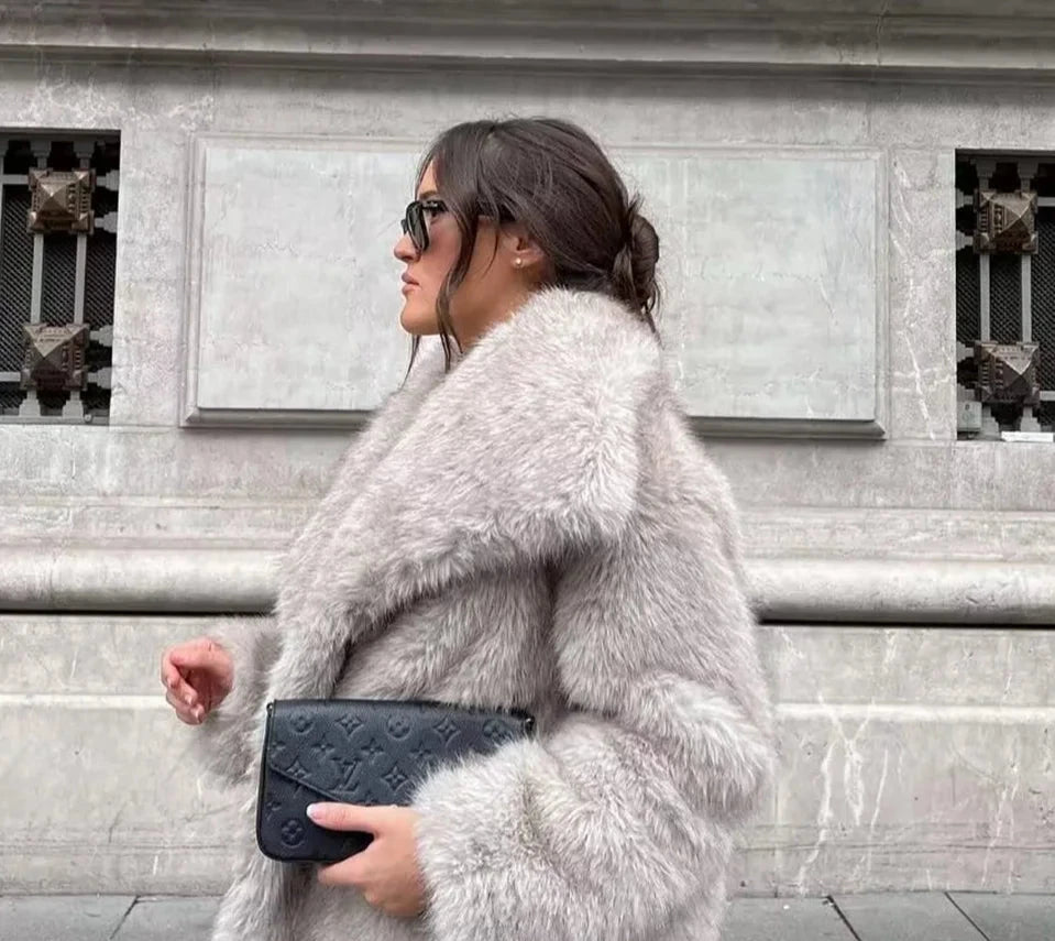 Fashionable Faux Fur Lapel Coat for Winter