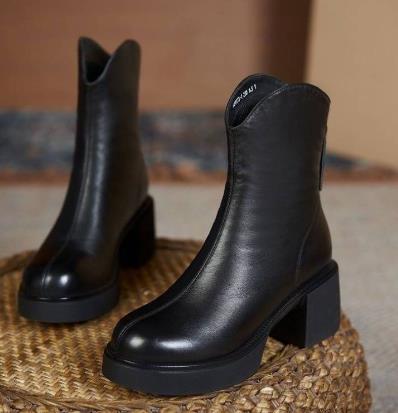 Minimalist Women’s Boots with Sloping Heel