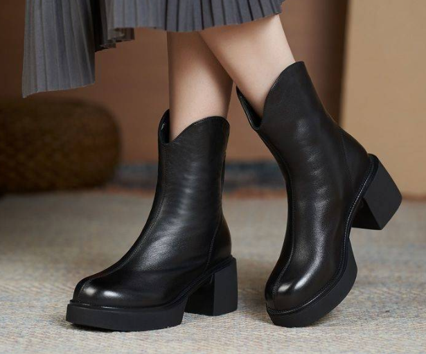 Minimalist Women’s Boots with Sloping Heel